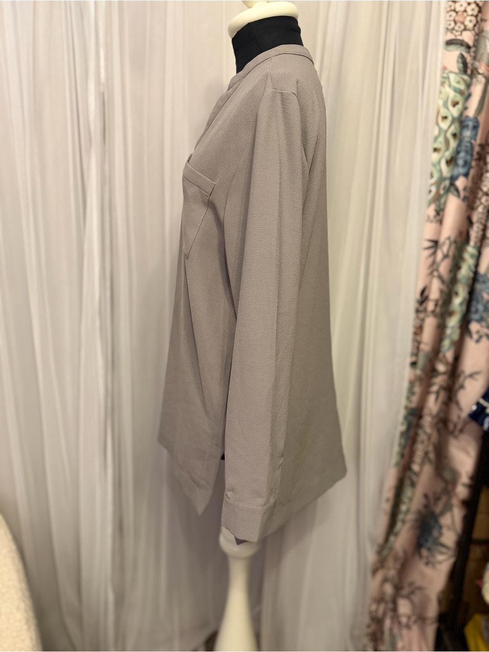 Mud Pie Gray Split Neck Tunic Blouse Size Small Long Sleeve Pocket Top - Picture 2 of 9